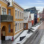 Apartment Authentic In Heart Of